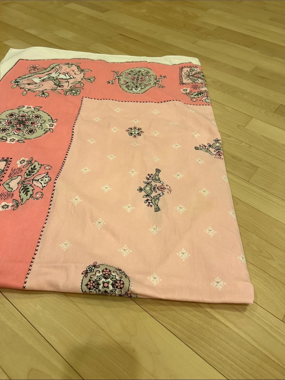 Vintage Cottagecore Pink Floral Medallion Tablecloth 50 x 64 Cottagecore